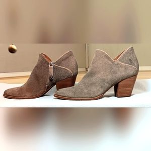 FRYE Beige Suede Ankle Boots